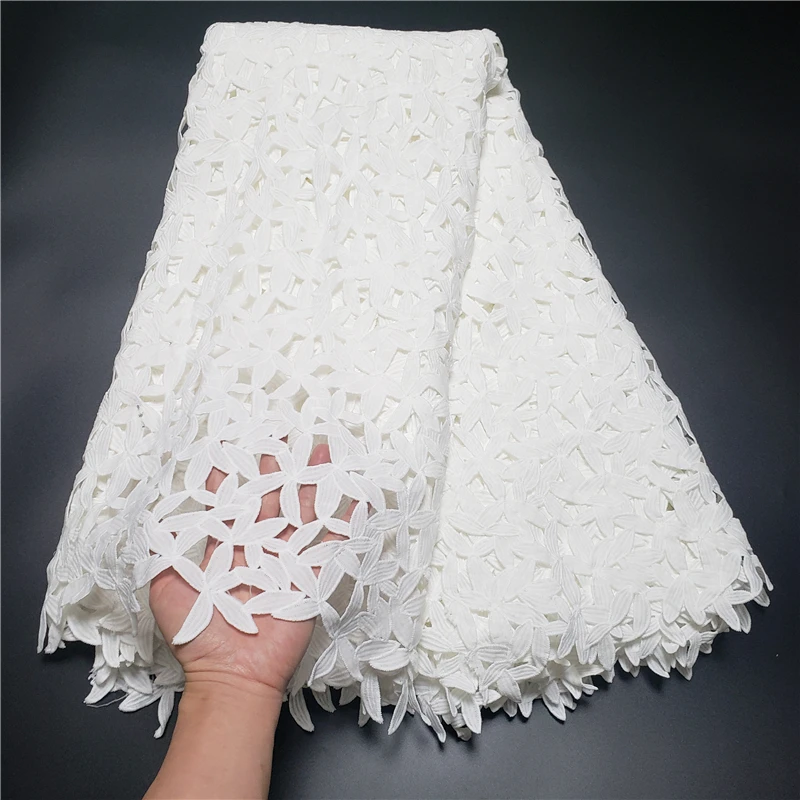 Ткань кружевная белая очень мягкая приятная для кожи вечервечерние платья NN877-v |