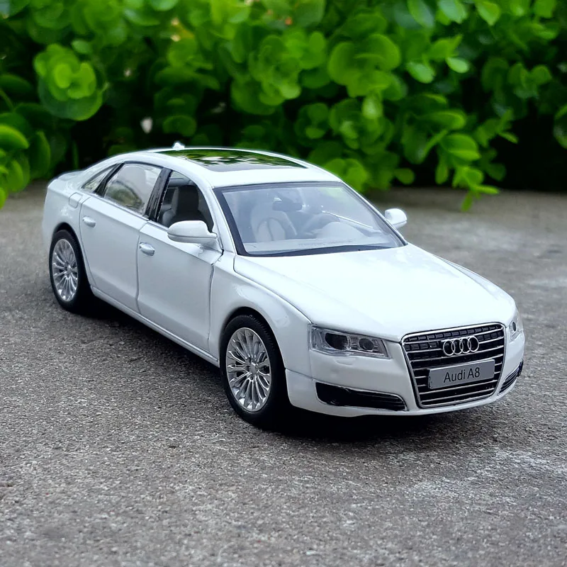 Модель автомобиля AUDI A8 из сплава литой и игрушечный автомобиль модель