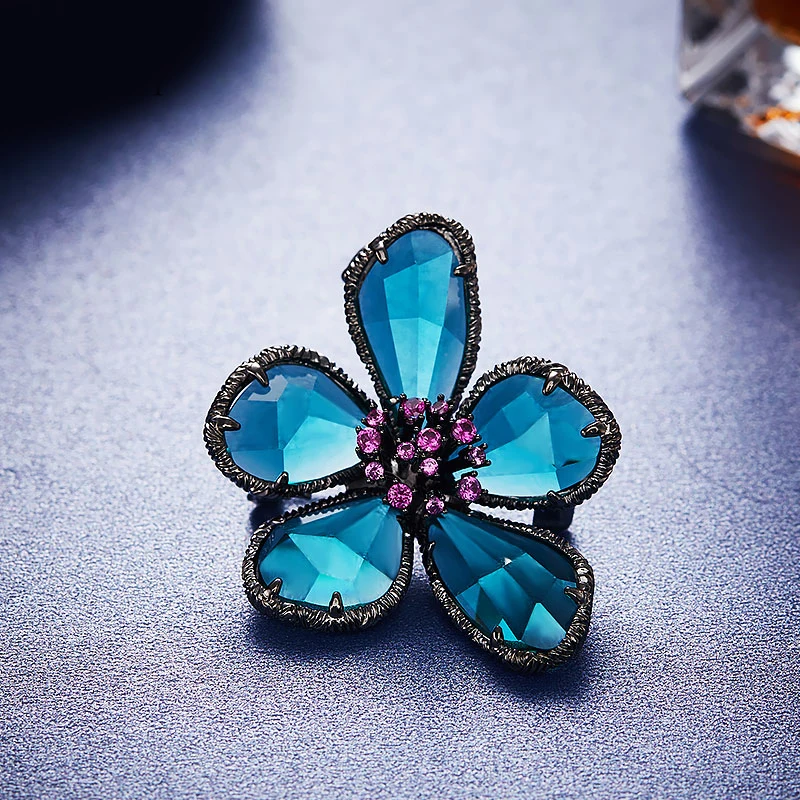 

LINGLADY Blue Camellia brooch. Luxury celebrity style artificial crystal.