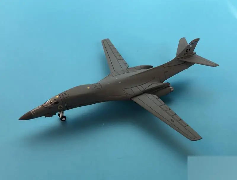 GeminiJets США DYESS ROCKWELL B-1 LANCER 86-0135 1/400 литье под давлением модель самолета |