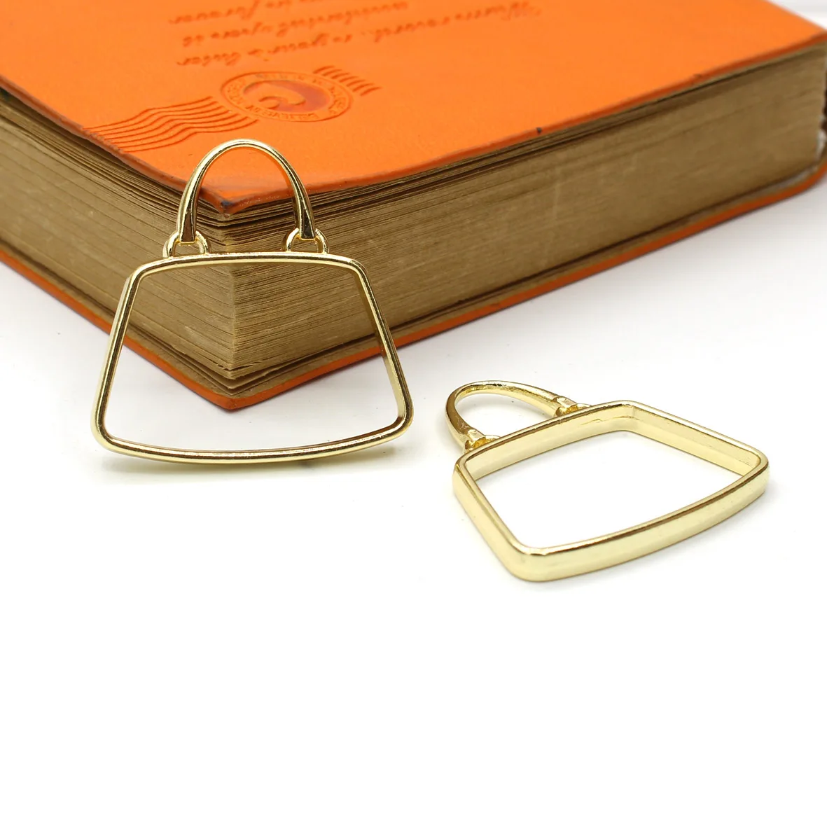 

Полый каркас в форме сумки, ожерелье «сделай сам», брелок, аксессуары для ювелирных изделий, открытый каркас из УФ эпоксидного пластика, 5 цв...