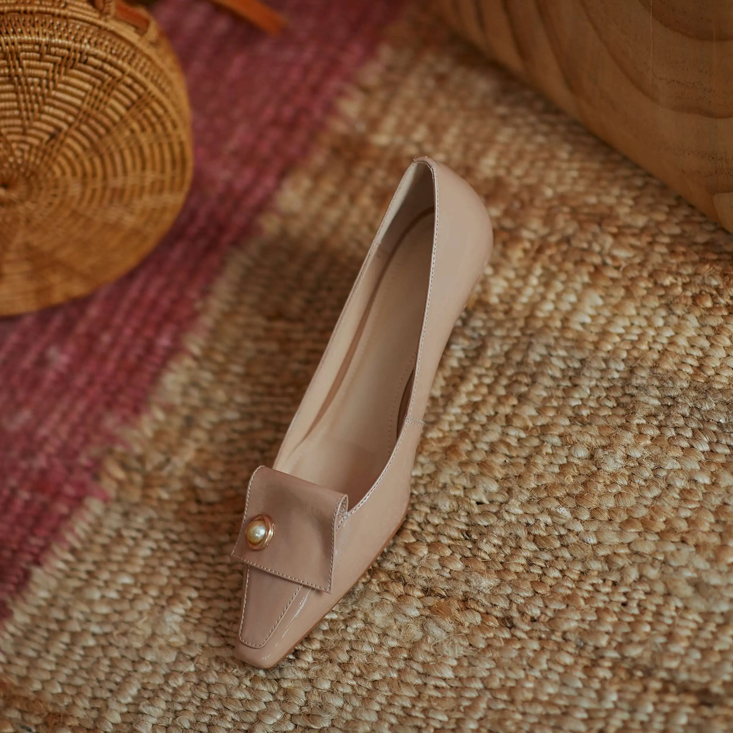 

Krazing pot 2021 spring new arrival small square toe med heel bright young lady daily wear slip on fashion cozy women pumps L20