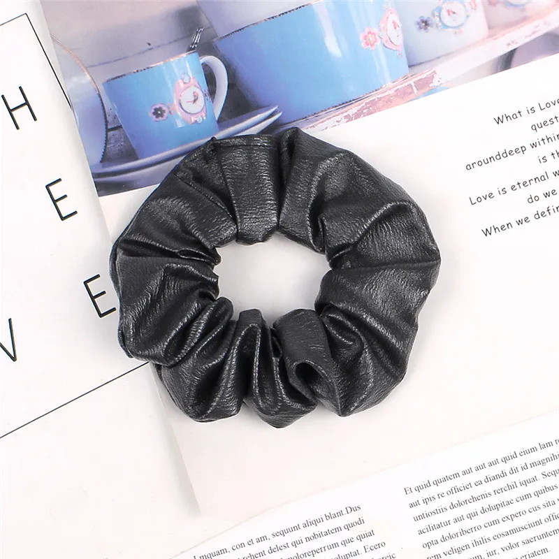 black Для женщин Винтаж кожаные волосы PU Scrunchies большой Однотонные резинки; Стрейчевые удобные эластичные резинки для волос основные резинка для волос - Цвет: black