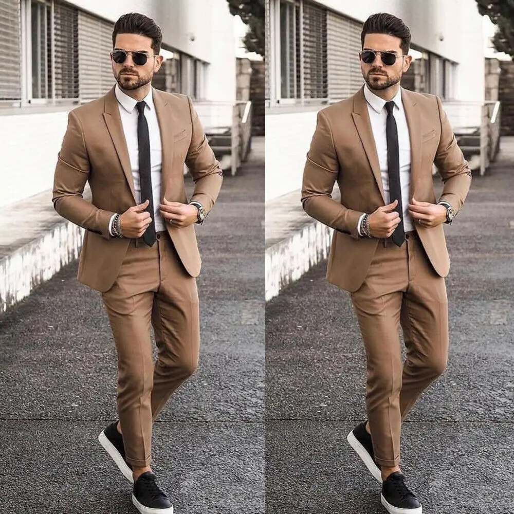 Мужской коричневый костюм пиджак с лацканами пиковым отворотом и брюки