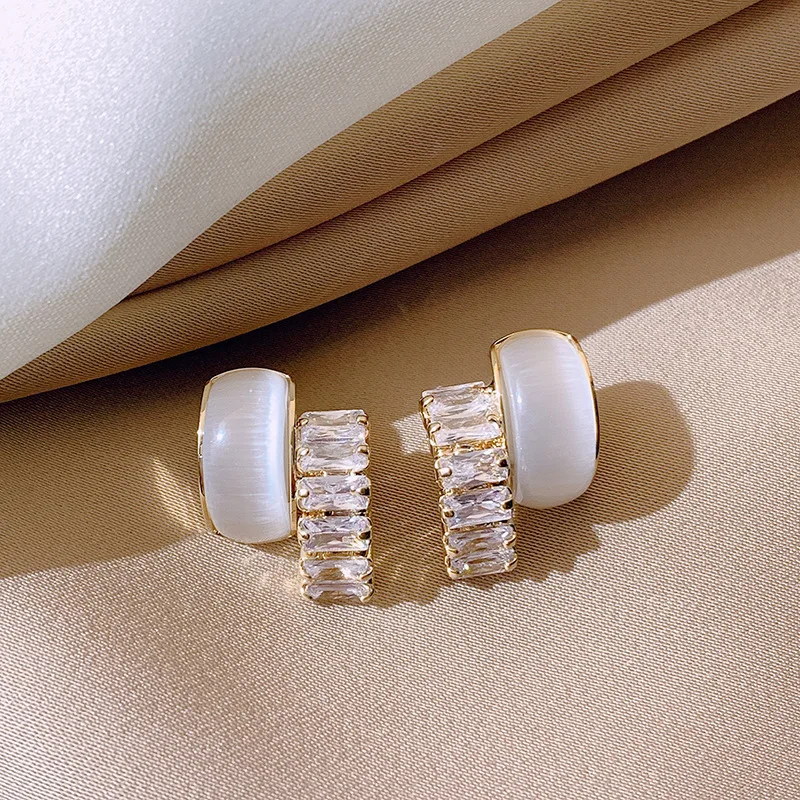 

2021 new fashion retro earrings Korean style simple earrings exquisite Fashion Tiny Ear Studs Trend Women Jewelry Earrring