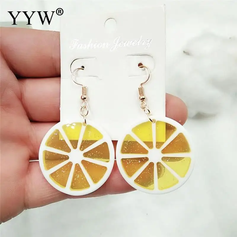 Простые темпераментные подвесные универсальные серьги в виде лимонной полоски