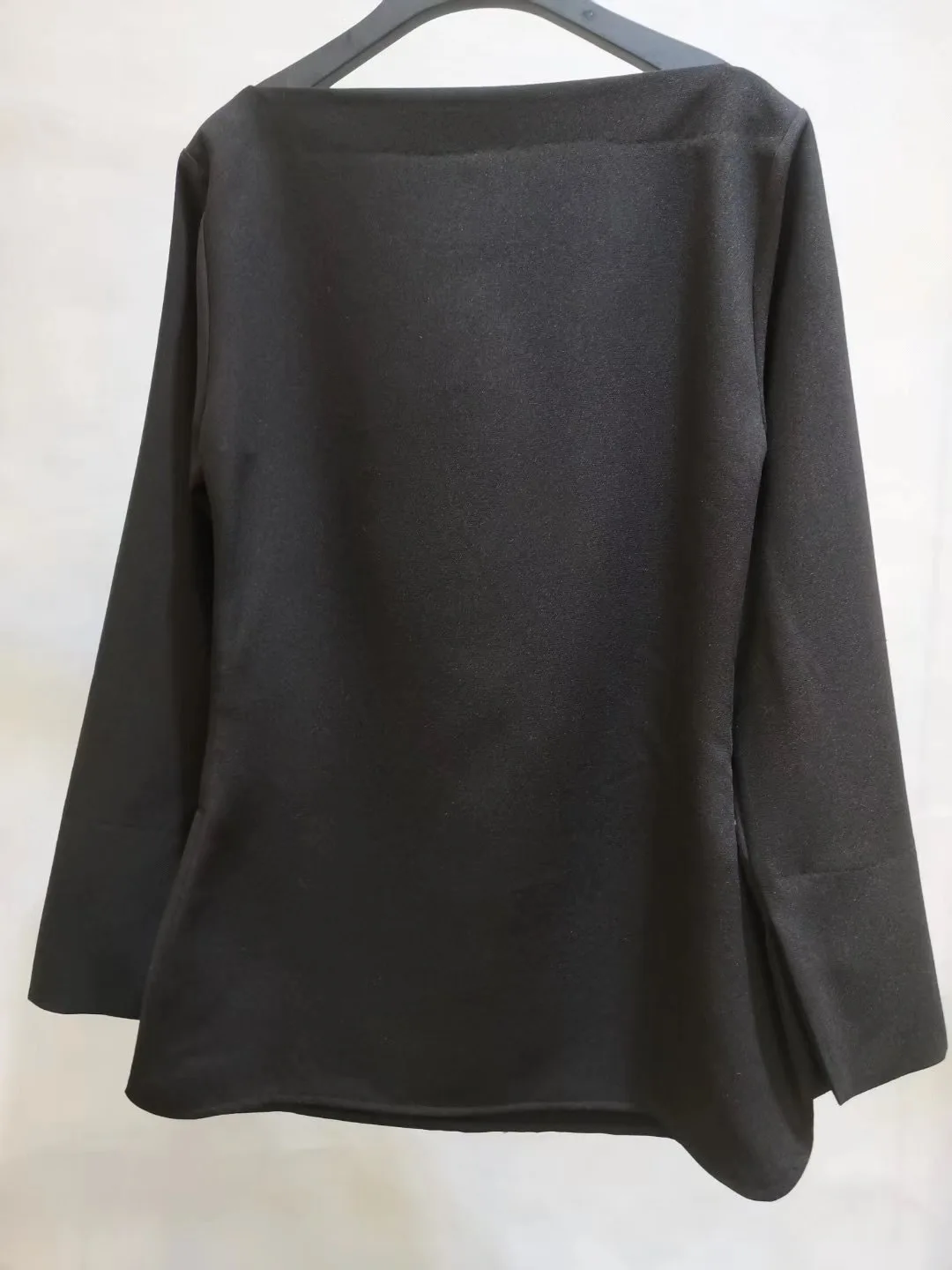 

2020 Spring and Autumn Model Solid Color One-word Neck Long-sleeved Waist Top with Cuff Slits