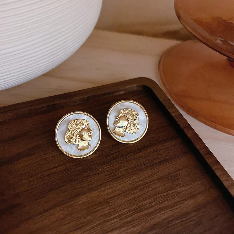 

Origin Summer Vintage Round Gold Head Portrait Stud Earrings for Ladies French Black White Earrings Accessories Jewelry Gift
