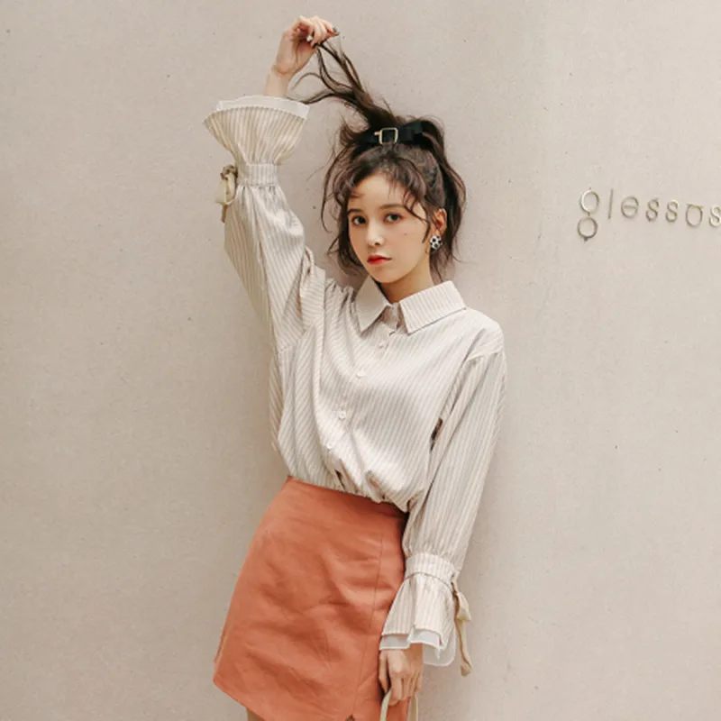 

Spring new Korean fashion trumpet sleeve chic shirt women sweet shirt loose stripe long sleeve blouse