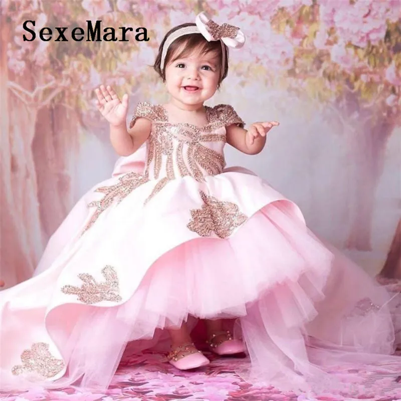 Детское розовое платье со шлейфом с аппликацией из бисера | Детская одежда и