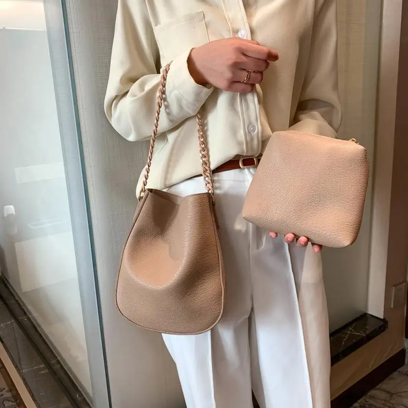 

Модная женская сумка через плечо из мягкой искусственной кожи с цепочкой, вместительная сумка в стиле ретро, сумка-ведро, женская сумка-шопп...