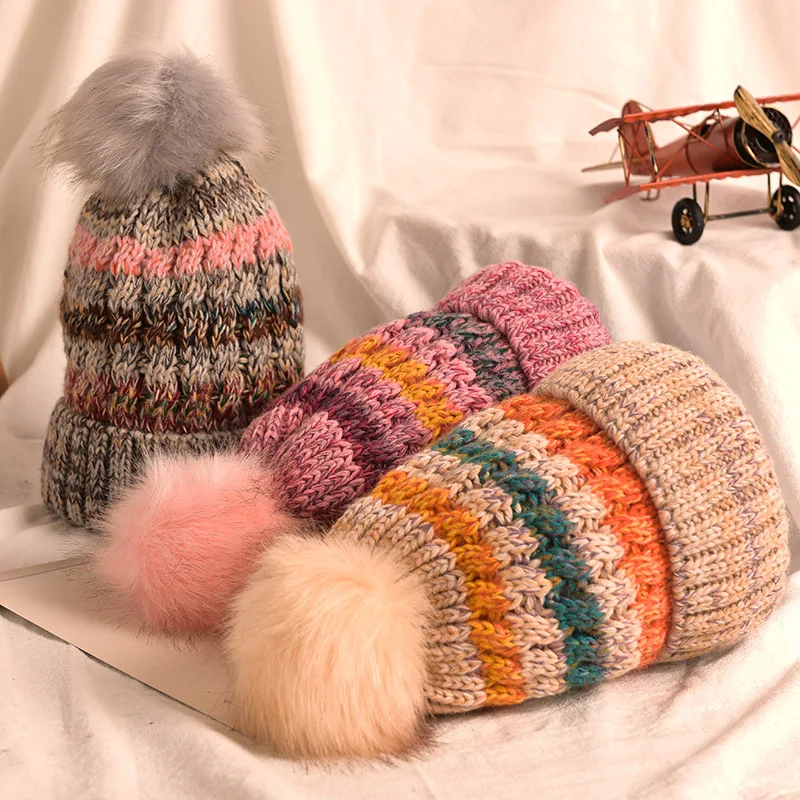 

2021 Women Knitted Hat Thick Warm Stripe Skullies Beanies Outdoor Skiing Windproof Winter Hat Fashion Pom Pom Hat Female Bonnet