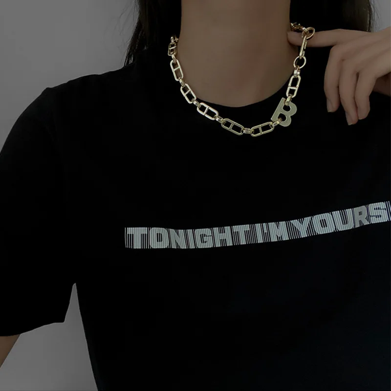 Ожерелье с подвесками в виде букв начального алфавита золотого и серебряного