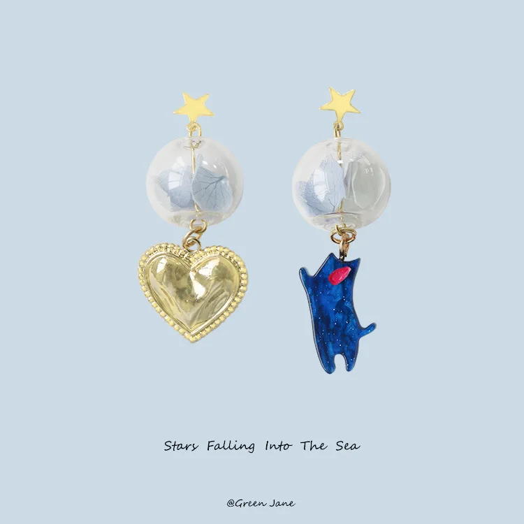 

2021 новые модные оригинальные дизайнерские синие Асимметричные стеклянные серьги в виде кота с высушенными цветами, милые дизайнерские сер...