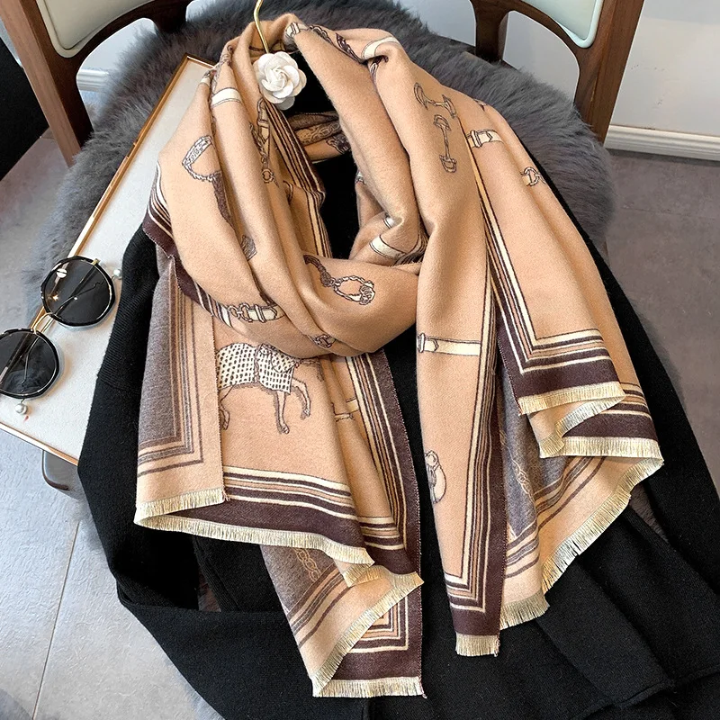

2021 classic style lady two-sided cashmere Scarf fashion Autumn and winter carriage print keep warm tassels wool Popular Shawls