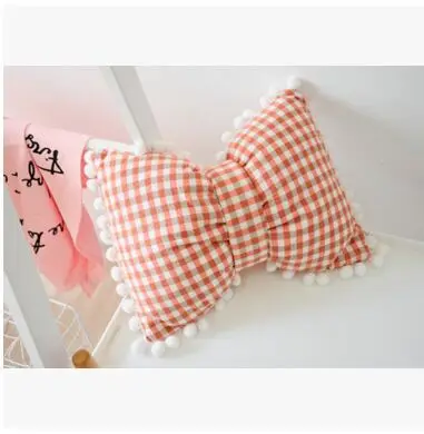 Подушка Детская в черно-белую полоску с бантом | Дом и сад