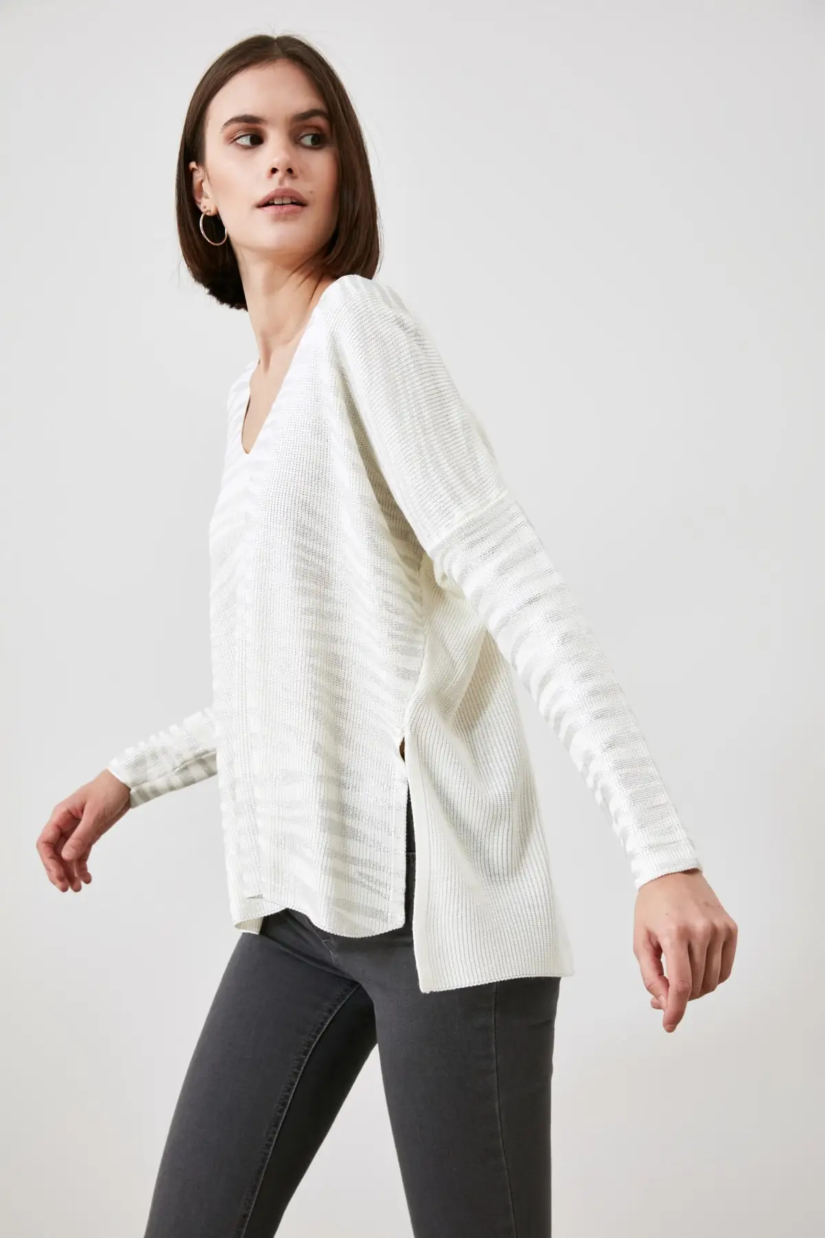 

Trendyol V Collar Knitwear Sweater TWOAW21KZ2512