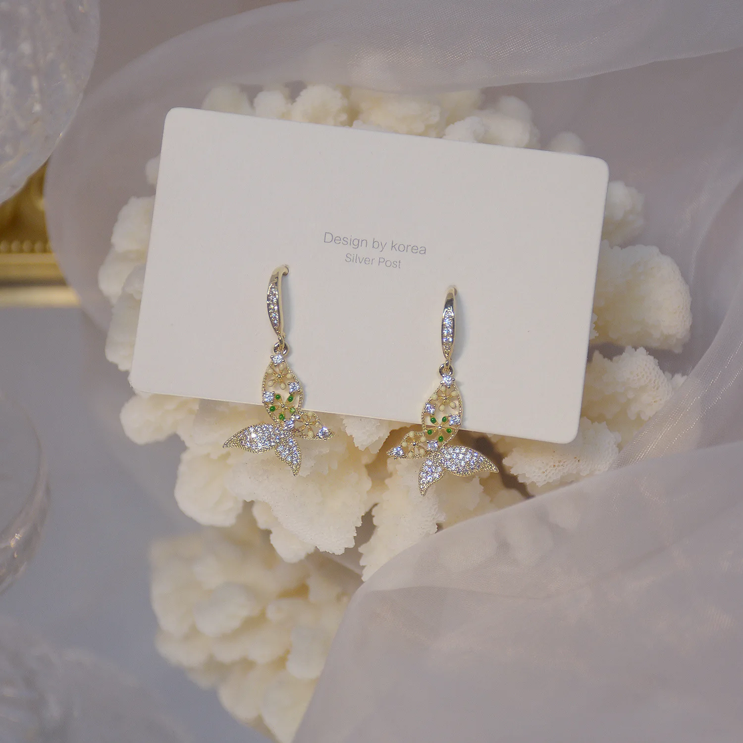 Блестящие боковые новые аксессуары элегантные серьги-гвоздики с бабочками и