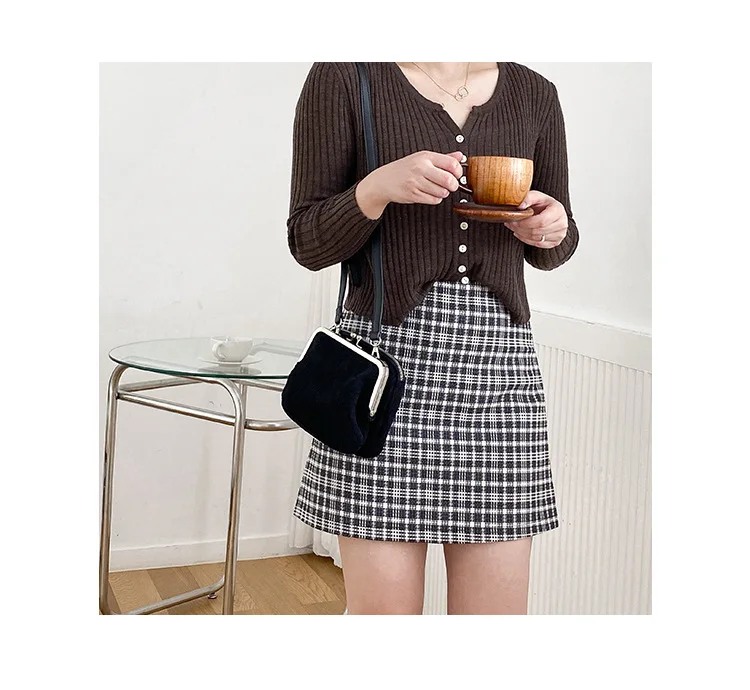 

Female Corduroy Clip Bag Retro Ladies Messenger Bag Niche Design Woman Handbag Winter 2021 Crossbody Bag for Female