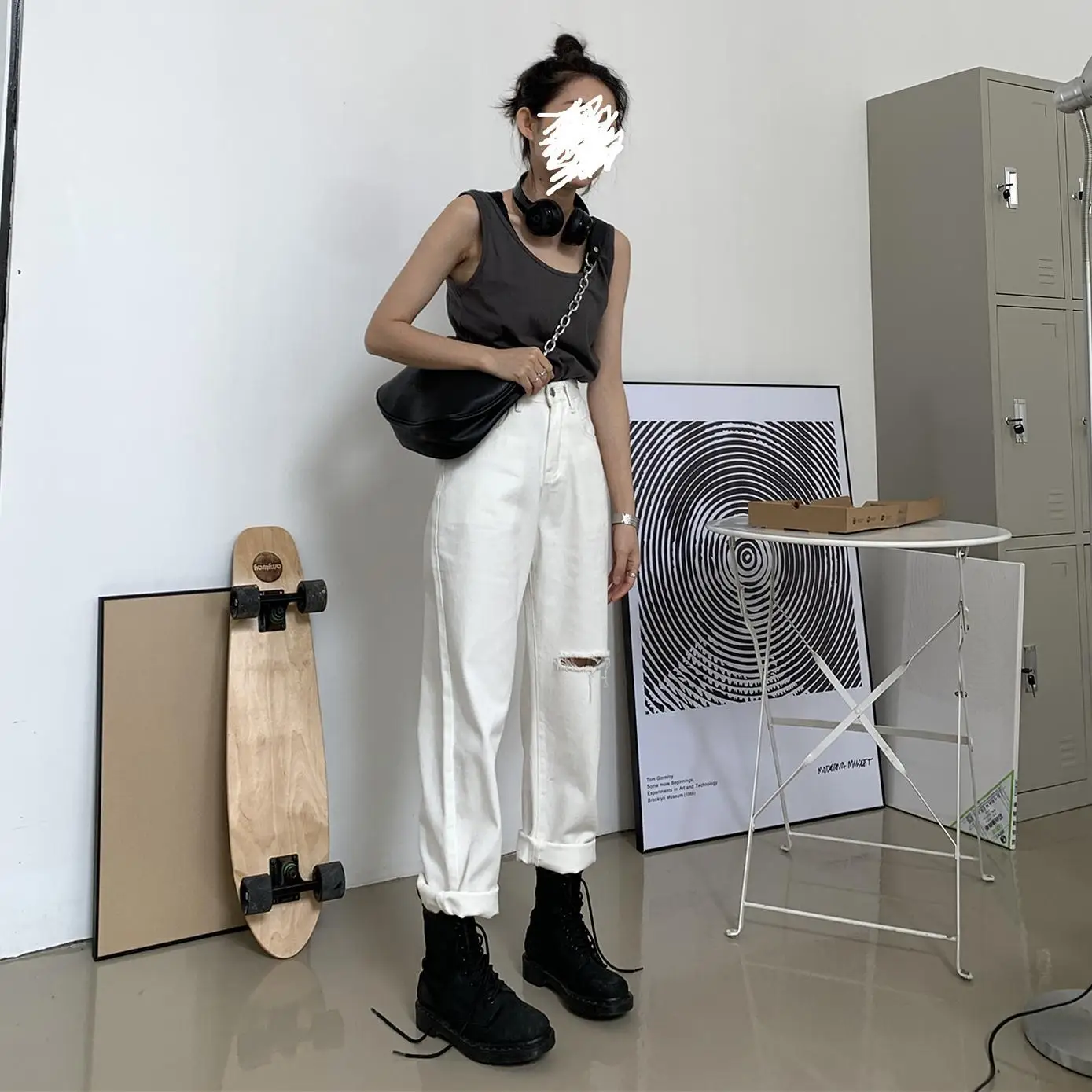 

High waist single side holed jeans women's new niche design in autumn and summer 2020