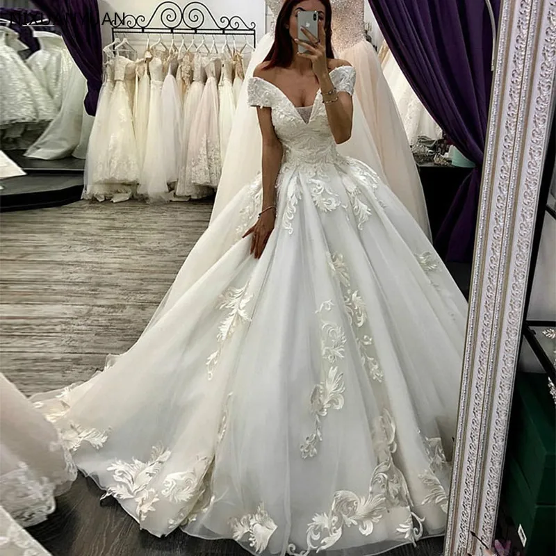 

Luxury Arabic Wedding Dresses Dubai Ball Gown Princess Country Wedding Gown Off The Shoulder Appliques Plus Size Bridal Gowns