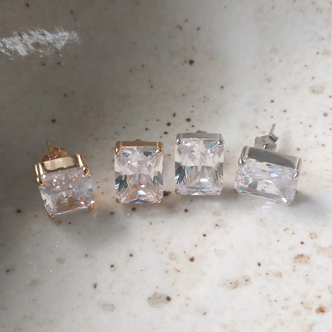 

Женские серьги-гвоздики из серебра 100% пробы, с жемчугом