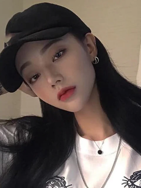 Женские серьги-гвоздики из серебра 925 пробы С-образной формы