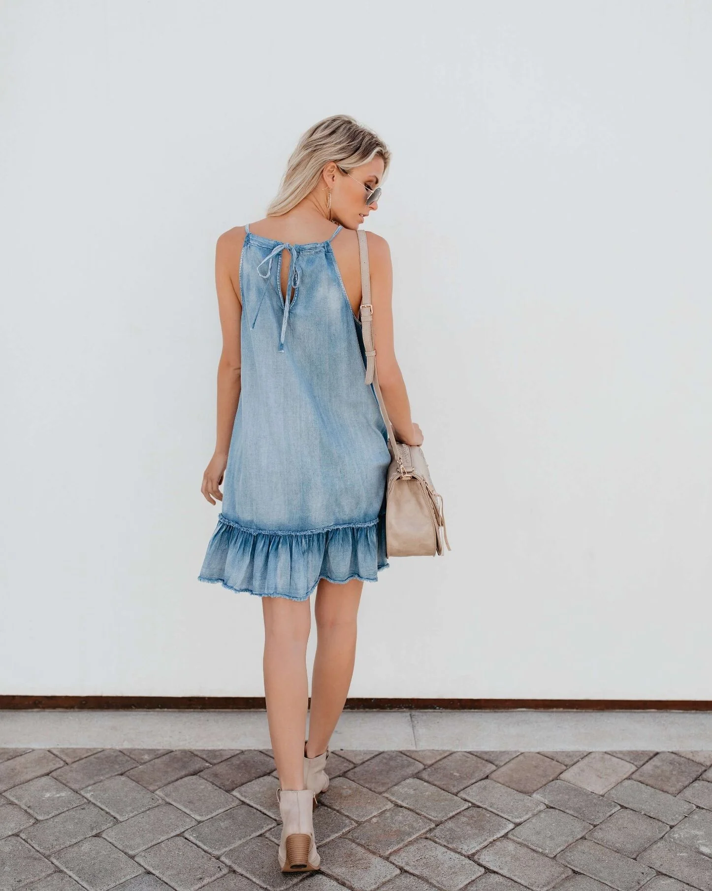 

Fashion Loose Denim Dress Halter Neck Dress With Suspender Vintage Mini Dresses Light Blue A Line