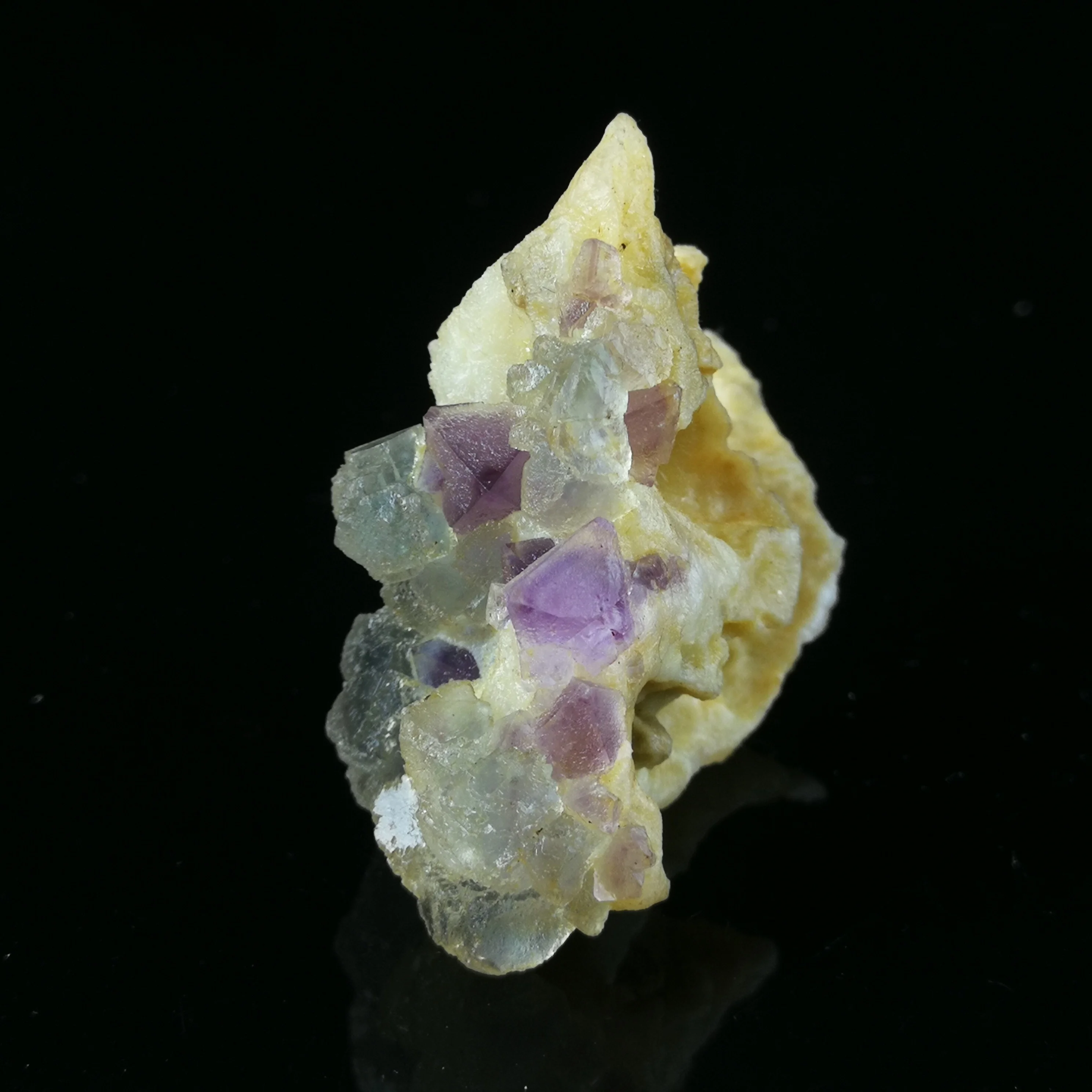 

26.1gNatural purple octahedral fluorite mineral specimen furniture ornaments