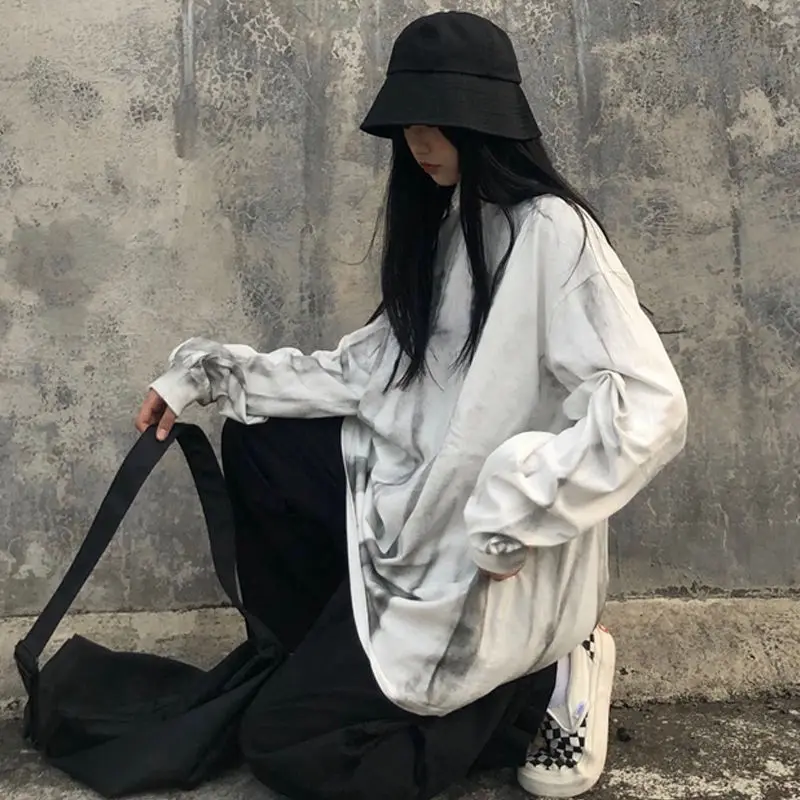 Рисунок 3 - Женская футболка с длинным рукавом и принтом Tie Dye