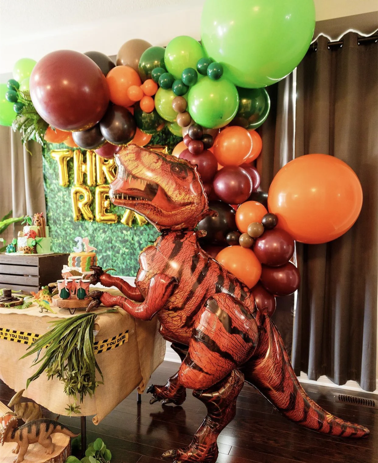 

Большой фольгированный шар в виде динозавра, 1 шт., тираннозавр, трицератопс, подставка, динозавры, лес, украшения для дня рождения, детские и...