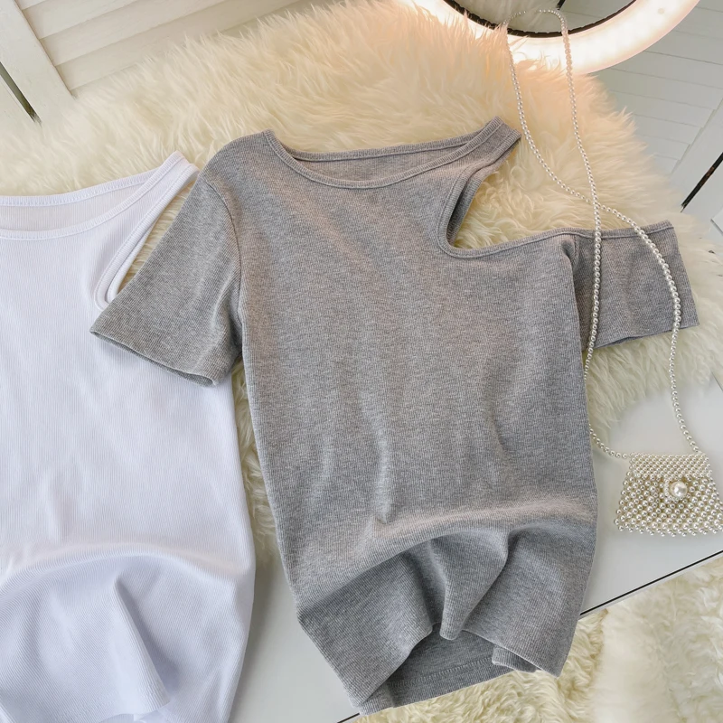 

Блузка женская с открытыми плечами, дизайнерский однотонный Приталенный топ с коротким рукавом и круглым вырезом, модная уличная одежда в К...