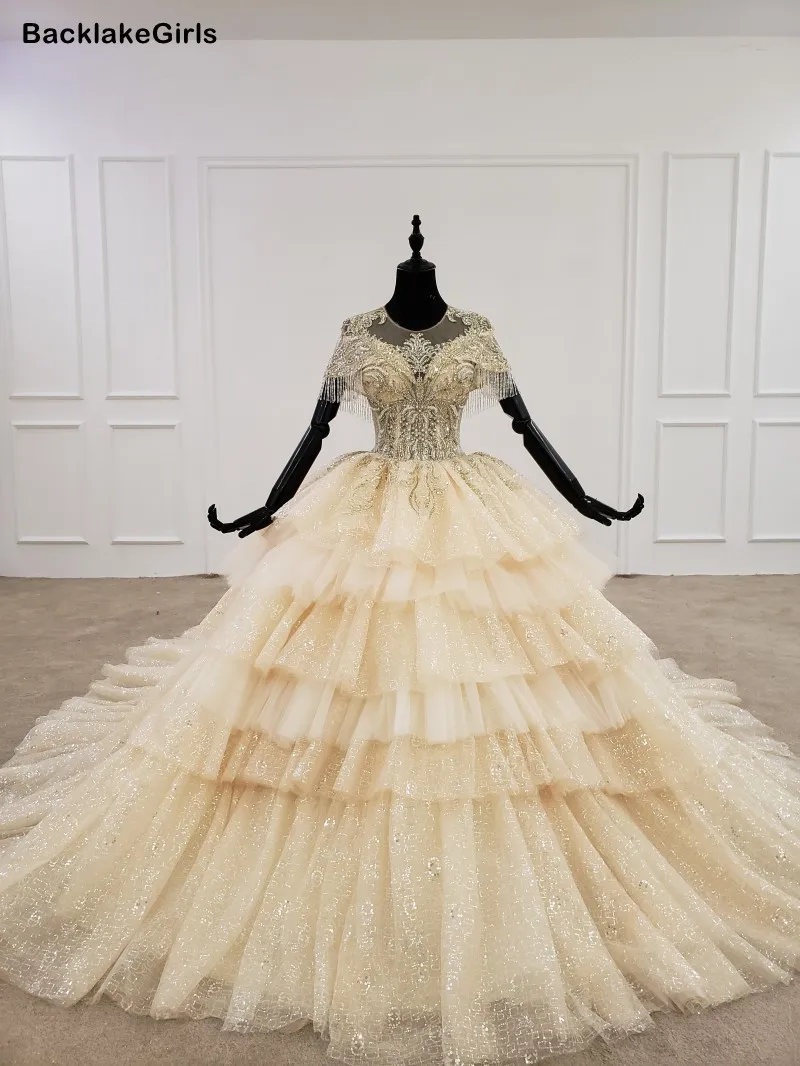 Многоуровневое свадебное платье цвета шампанского золотого на шнуровке сзади с