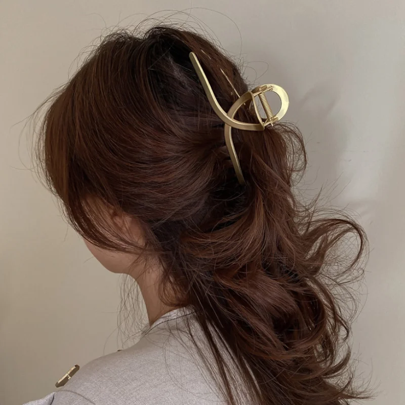 

Korean Version Of Cold Wind Texture Frosted Metal Clip Female Simple Temperament Internet Celebrity All-match Board Hairpin