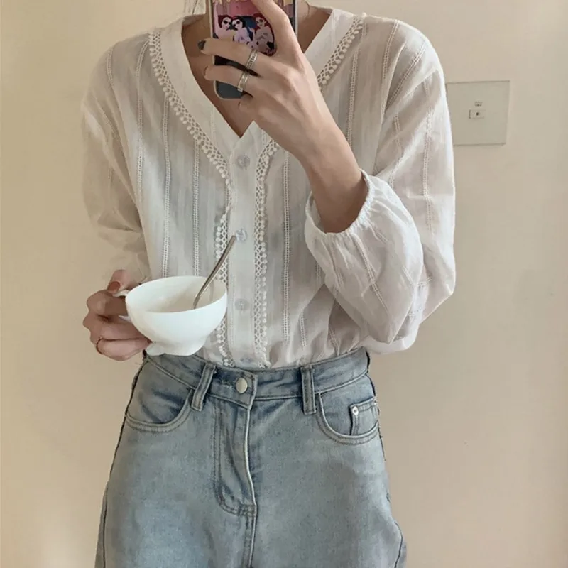 

Women Shirts Sexy V Collar Lantern Sleeve Cotton Solid Color Tights Lace Single-breasted Slim Blouses W1