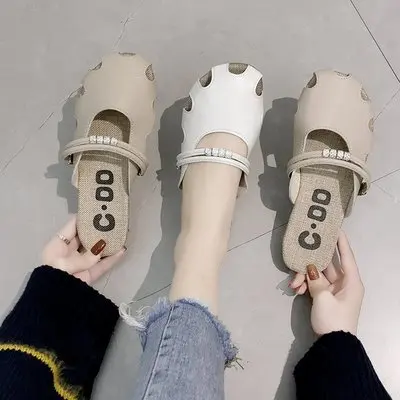 

2019 summer rhinestone hollow breathable Korean version of wild beach sandals and slippers