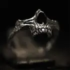 Мужское кольцо с черным черепом в готическом стиле
