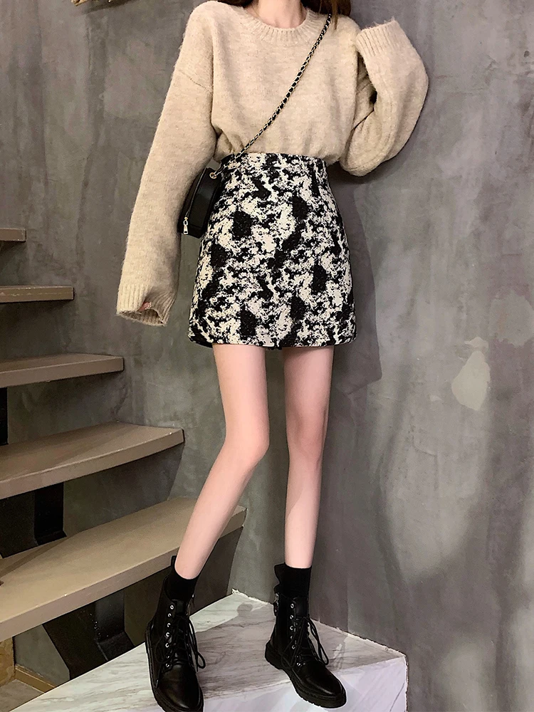 

Retro pattern half-length skirt autumn and winter female new version of the high-waisted thin a-line short skirt bag hip skirt