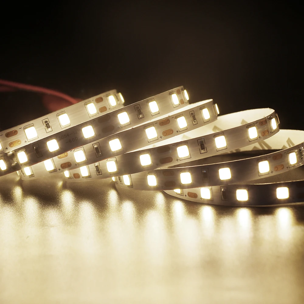 

100 шт. 5 м светодиодный светильник 12 В постоянного тока 5054 SMD 60LED/м гибкая Водонепроницаемая 60LED IP21 гибкая светодиодная лента для украшения дом...