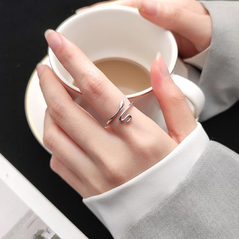 

Fashion Punk Style Temperament Silver Jewelry Ring Cute Snake-shaped Opening Adjustable Ring Ladies Simple Exquisite Ring