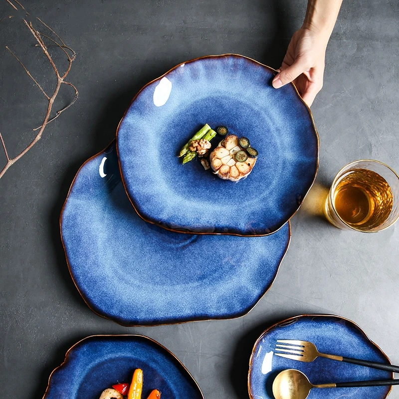 

Prato de cerâmica irregular, azul profundo, prato plano, cerâmica, decoração doméstica, louça, bandeja, utensílios de cozinha