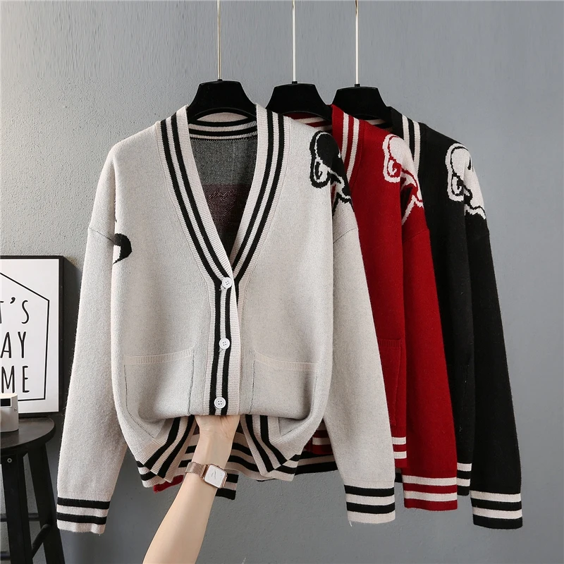 

Zone a 24 right] 7402 real shot - cartoon jacquard stripe placket V-neck knitted cardigan 59