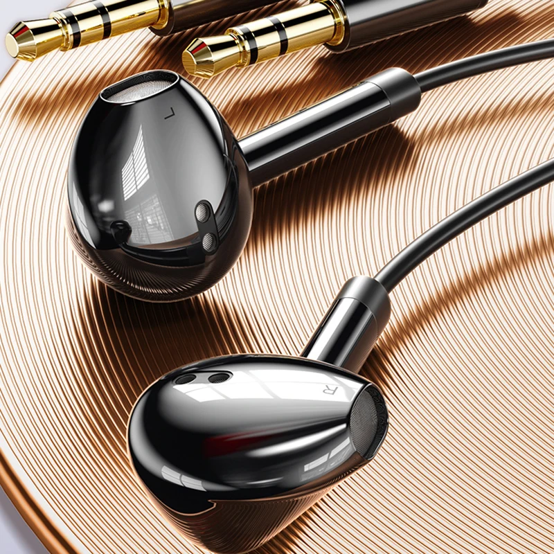 

In-ear game headset with microphone stereo double bass 3.5mm Earphone Wired headphones is universal for Xiaomi or Huawei or OPPO