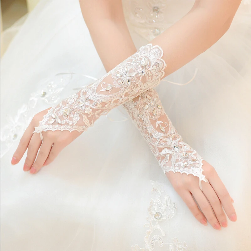 Фото Недорогие свадебные перчатки без пальцев белые стразы кружевные аксессуары