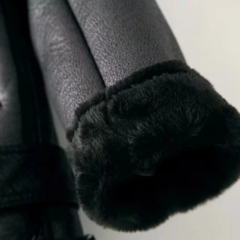 Черная куртка из искусственной кожи женская кожаная с меховым воротником