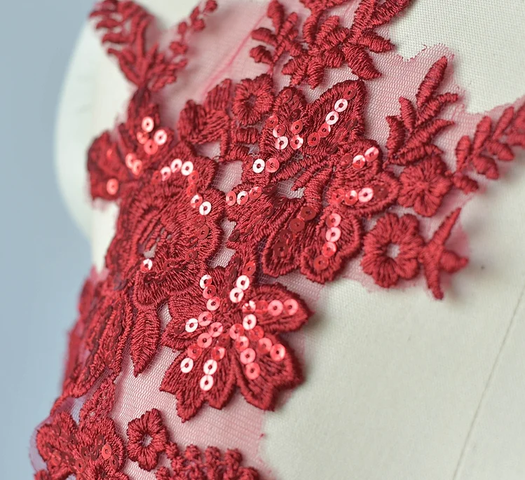 Кружевные нашивки с крупными вышитыми цветами бордовые черные розовые белые