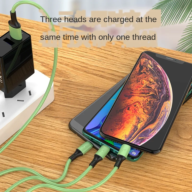 Кабель передачи данных три в одном один перетаскивание и линии быстрой зарядки