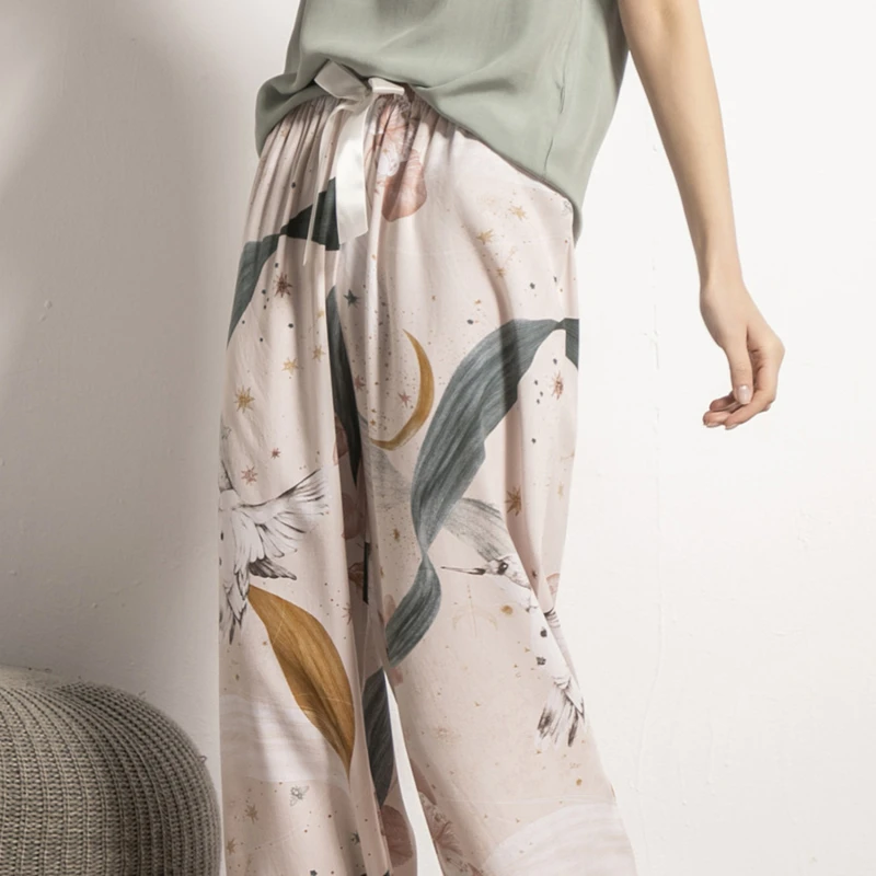 

2021 Summer New Female V-neck Leaves Printed Pajamas Set Ladies Comfort Simple Style Sleepwear Loose Soft Casual Wear Homewear