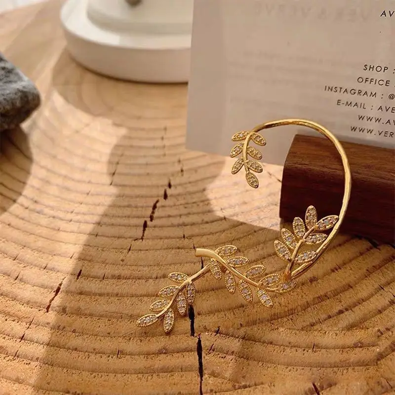 

New Fashion Gold Leaf Clip Rhinestone Earring for Women One Piercing Puck Rock Vintage Crystal Ear Girls Jewerly Gifts 1Pcs