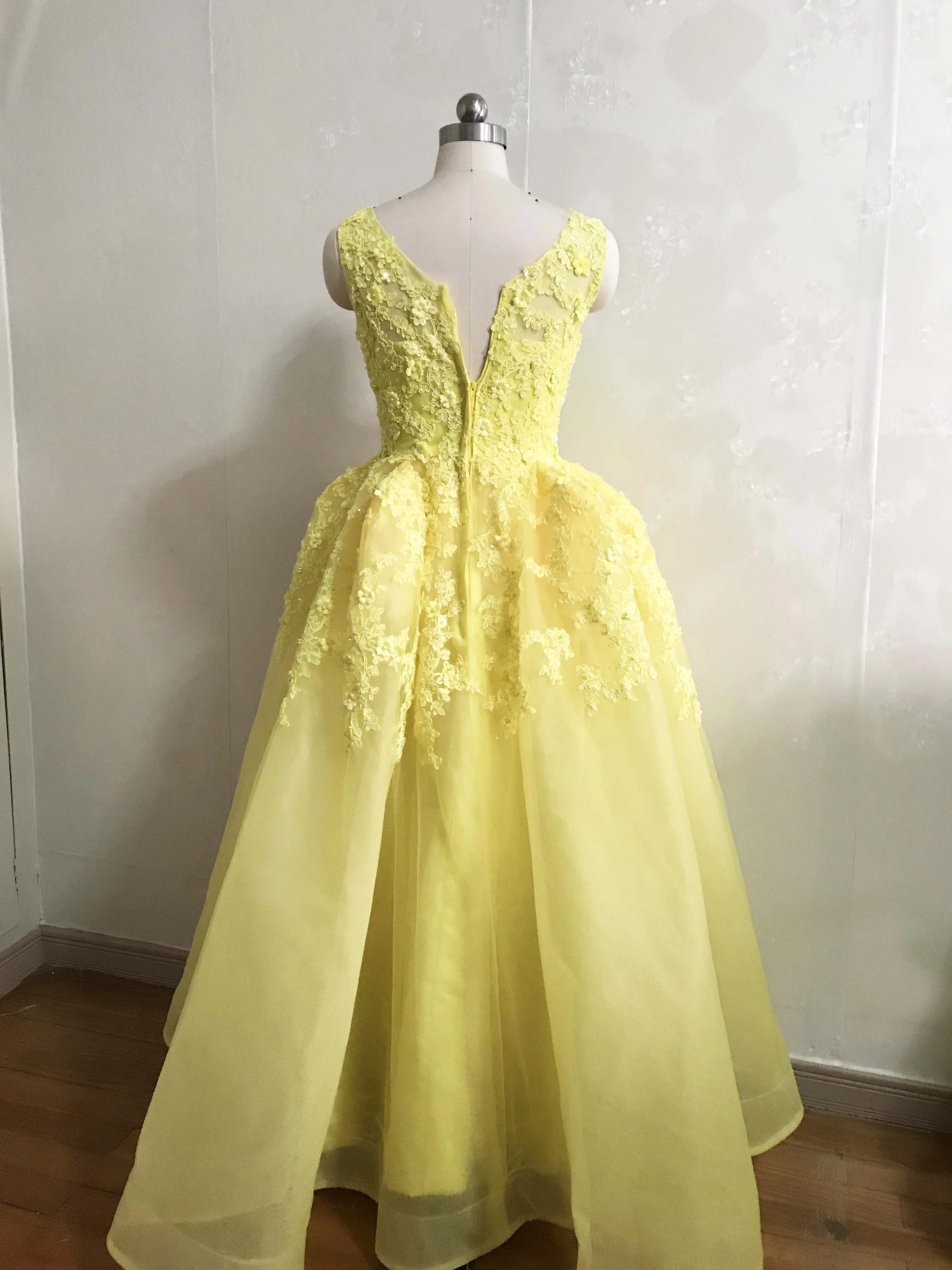 2020 желтые платья на выпускной V-образный вырез аппликация бисер без рукавов